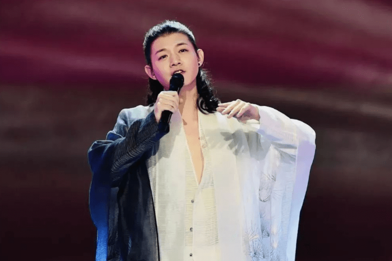 霍尊最新出场费多少钱，揭秘一线歌手的演出费用内幕